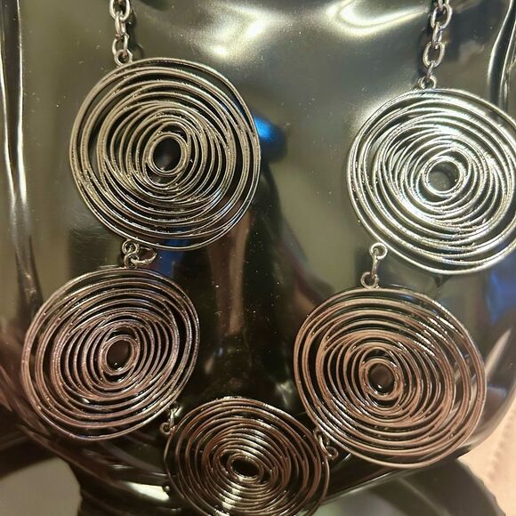 NWT Black Spiral Statement Necklace - Picture 4 of 16